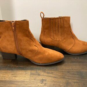 Kerra Rust colored Suede Booties NWT Size 10 WIDE